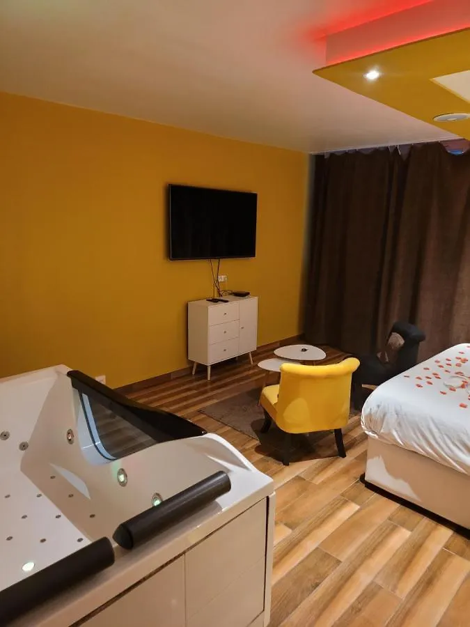 Spa Celyna Appartement Avec Jacuzzi Privatif Lyon Apartmán