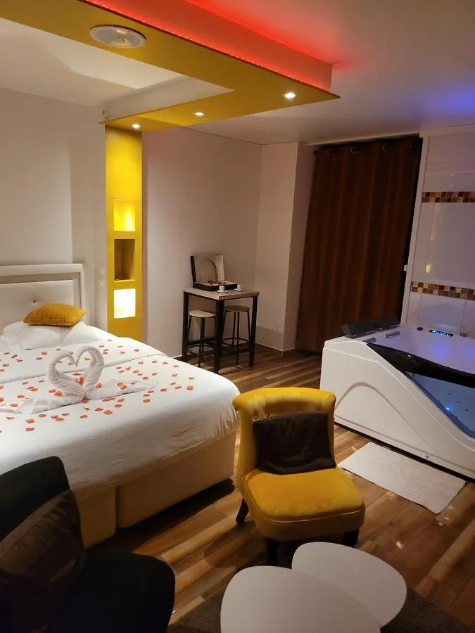 Spa Celyna Appartement Avec Jacuzzi Privatif Lyon